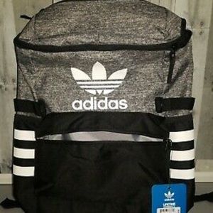 NWT classic zip top backpack